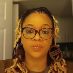 Meet your Posher, Zakya